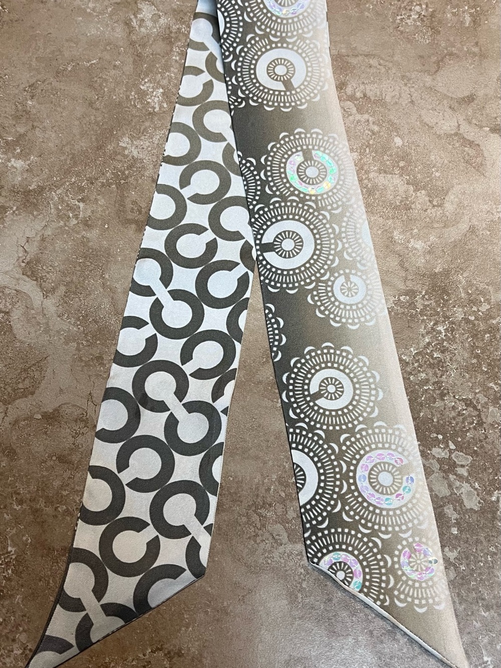 Patterned Silk Scarf Twilly in Gray and White